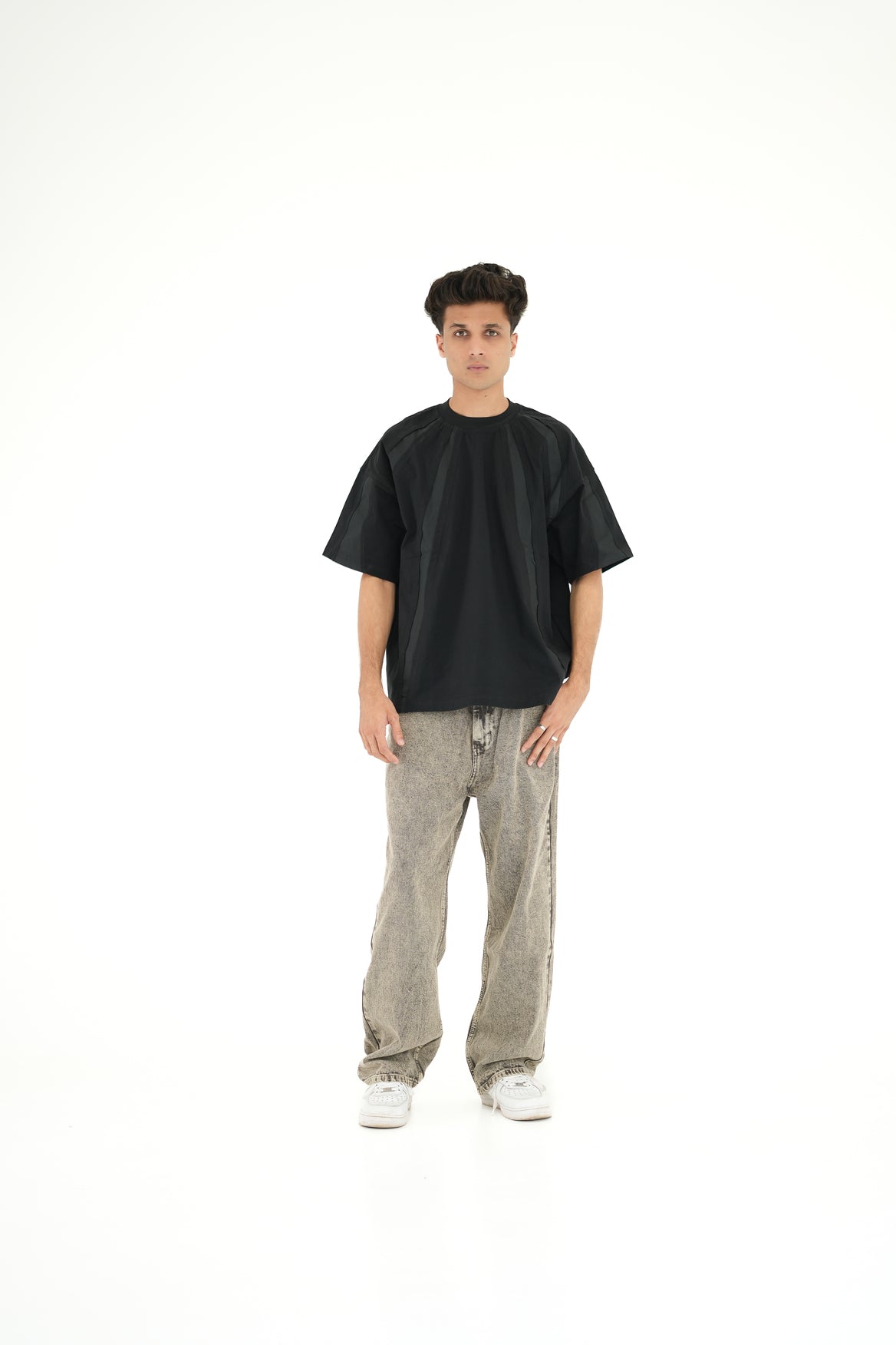 Black Oversized T-Shirt – Relaxed & Stylish