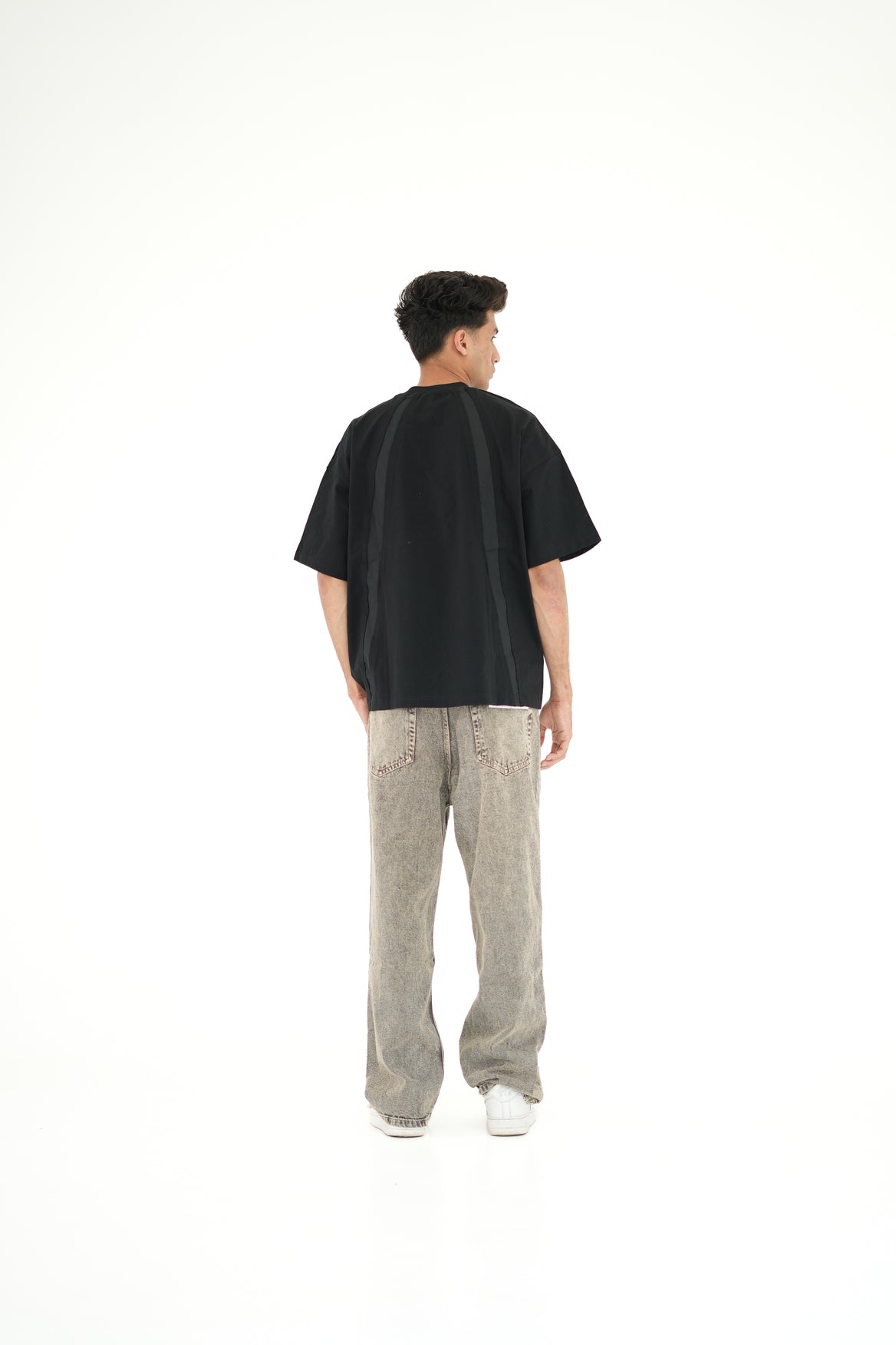 Black Oversized T-Shirt – Relaxed & Stylish